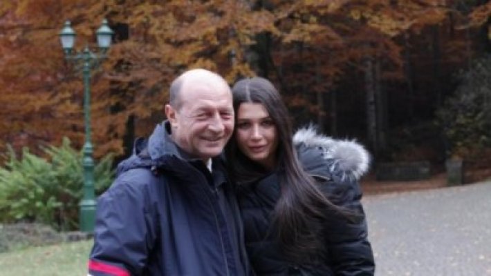Elena Băsescu îşi felicită tatăl pe Twitter: 
